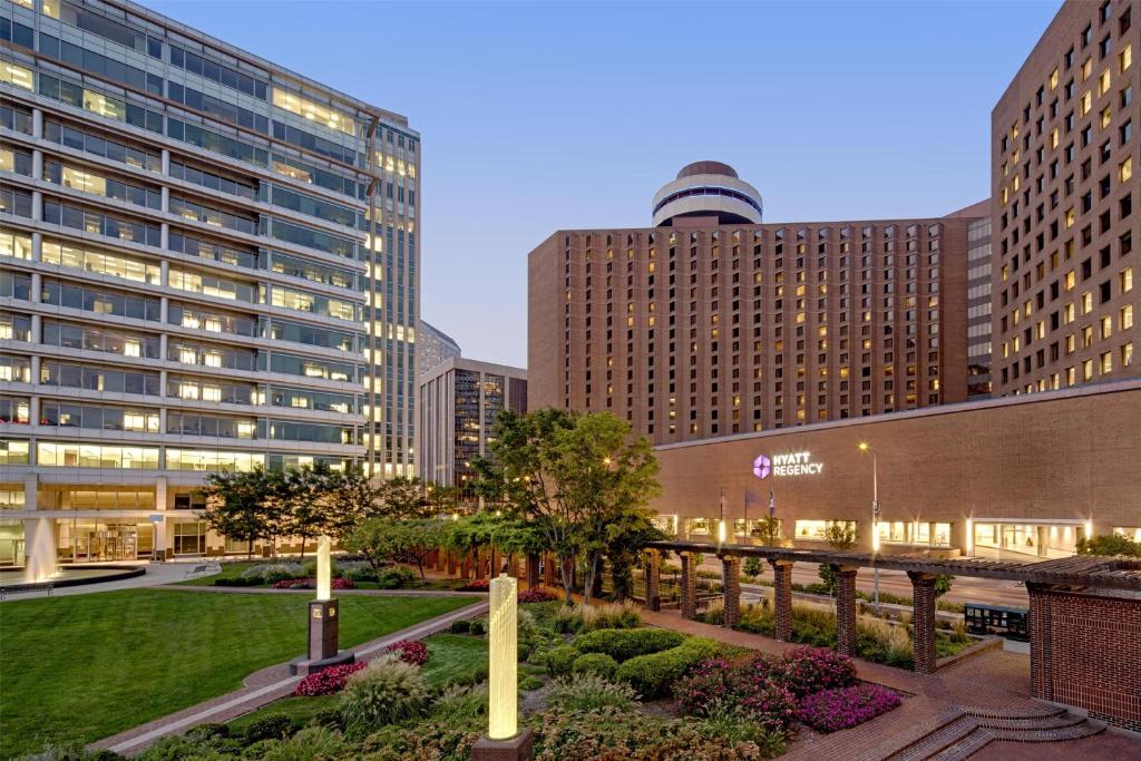 Hyatt Regency Indianapolis exterior